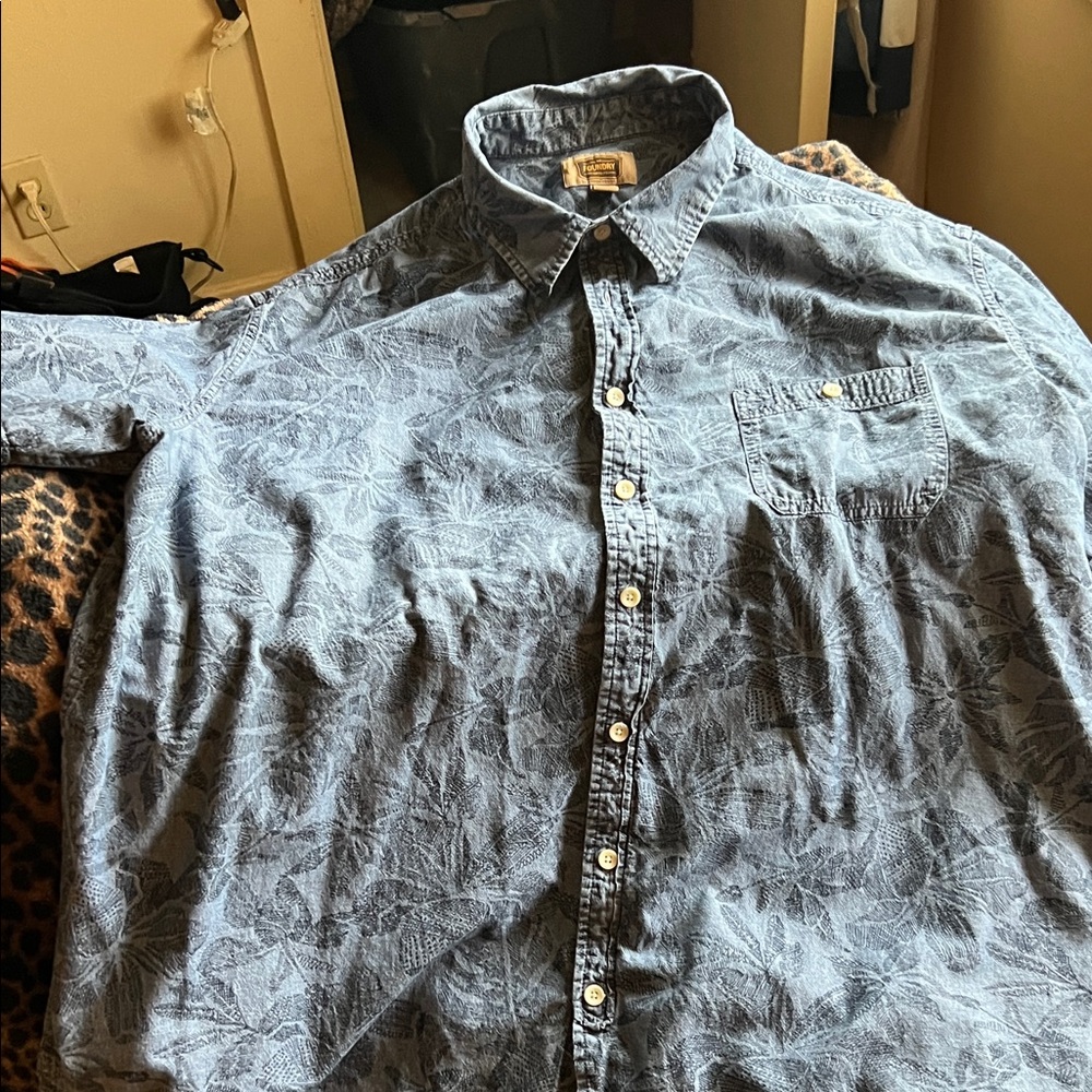 Stylish Blue Leaf Pattern Button-Down Shirt - image 1